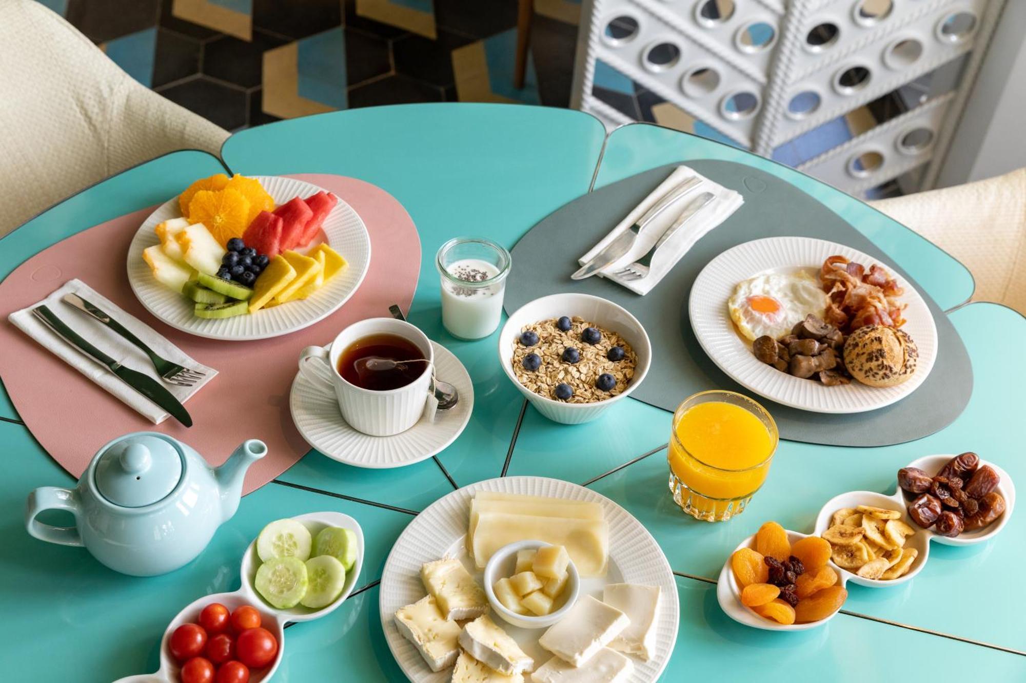 Mate Macarena – Gran Vía Hotel Madrid